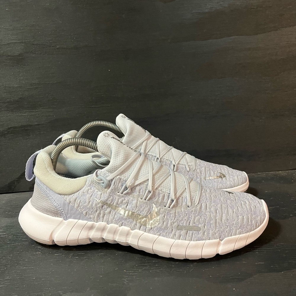 Nike Athletic Shoes in Light Gray and White
